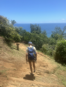 hike down to bottom of pololu valley